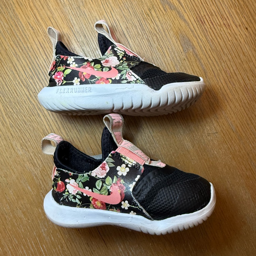 Toddler girls Nike flexrunner 6c